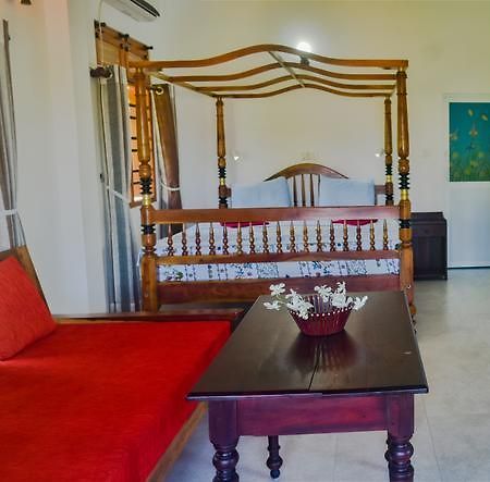 Ravi Villa Hikkaduwa Buitenkant foto