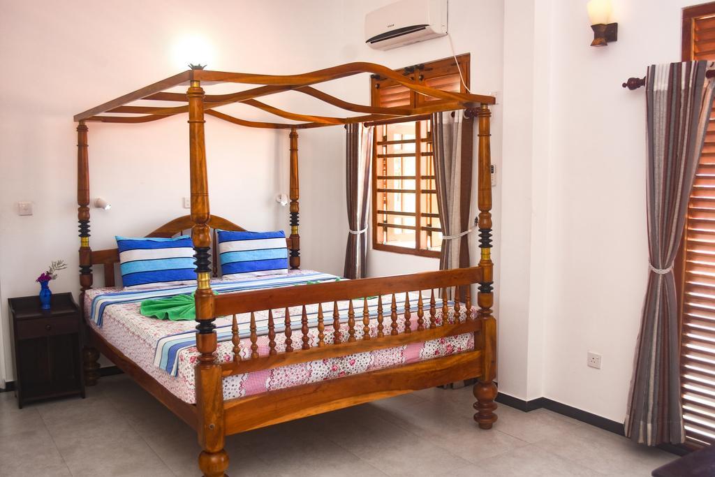 Ravi Villa Hikkaduwa Buitenkant foto