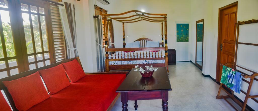Ravi Villa Hikkaduwa Buitenkant foto