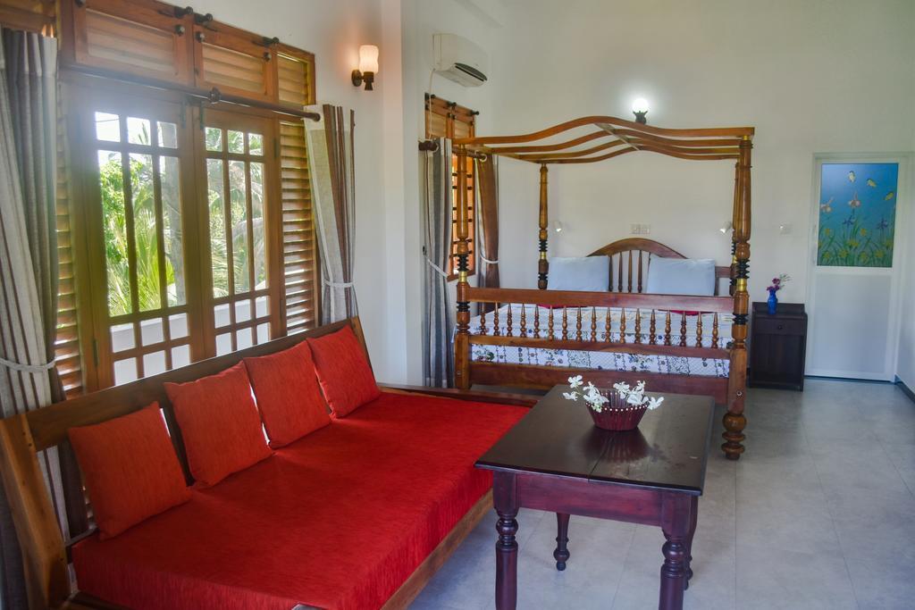 Ravi Villa Hikkaduwa Buitenkant foto