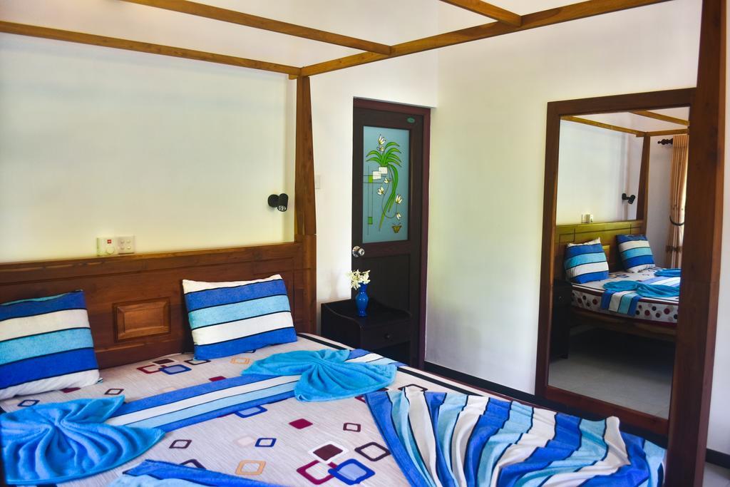 Ravi Villa Hikkaduwa Buitenkant foto