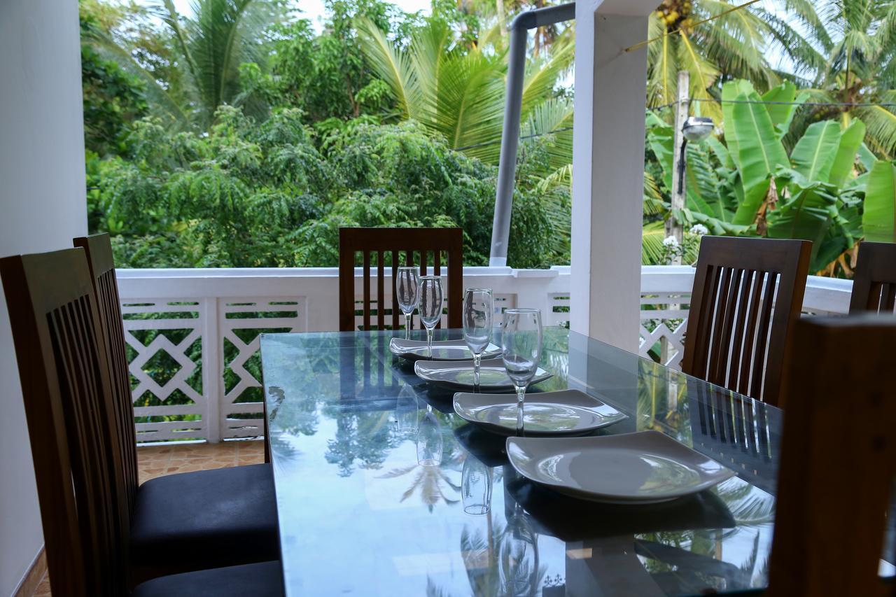Ravi Villa Hikkaduwa Buitenkant foto